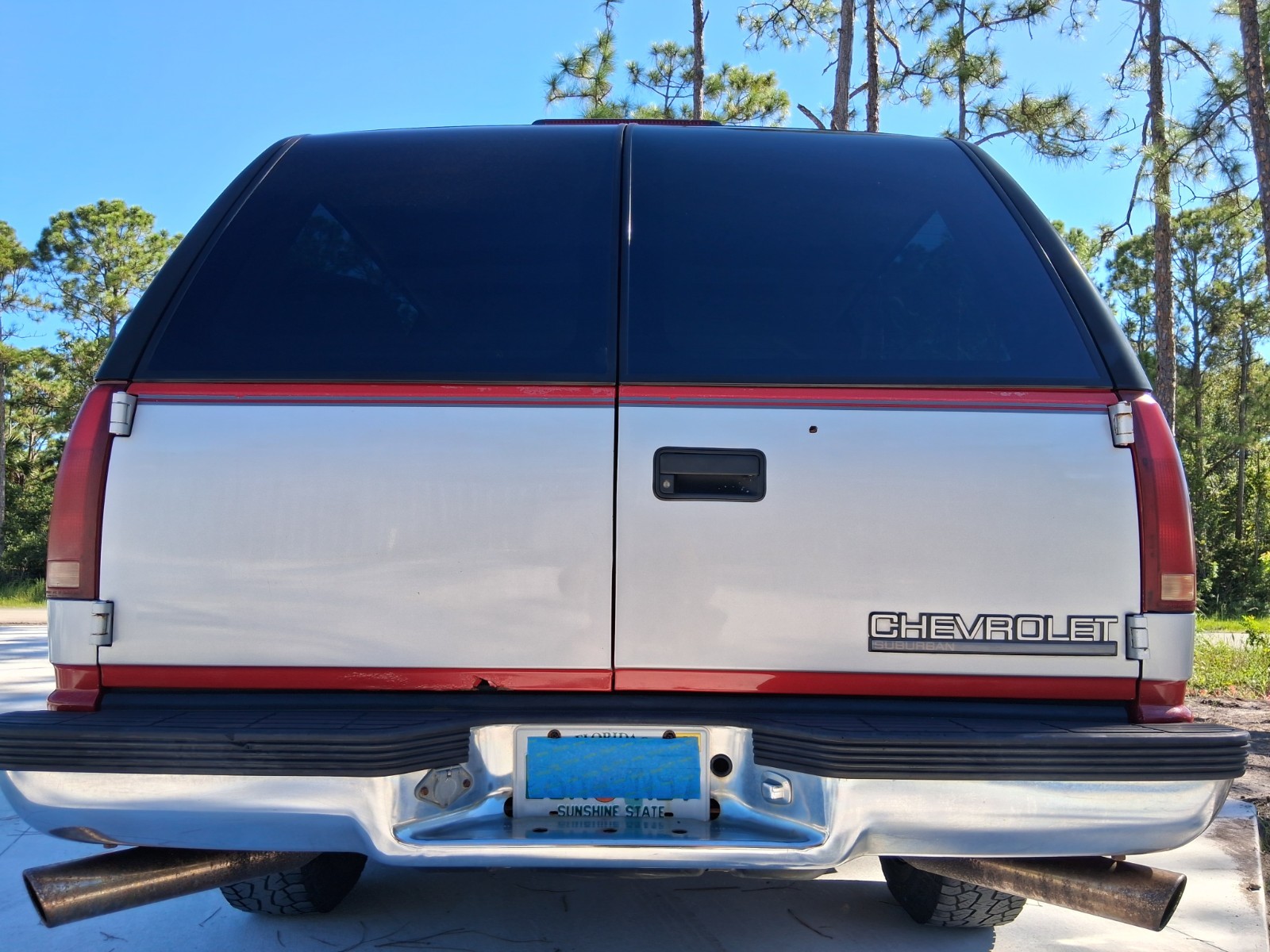 Chevrolet-Suburban-1995-SUV-33