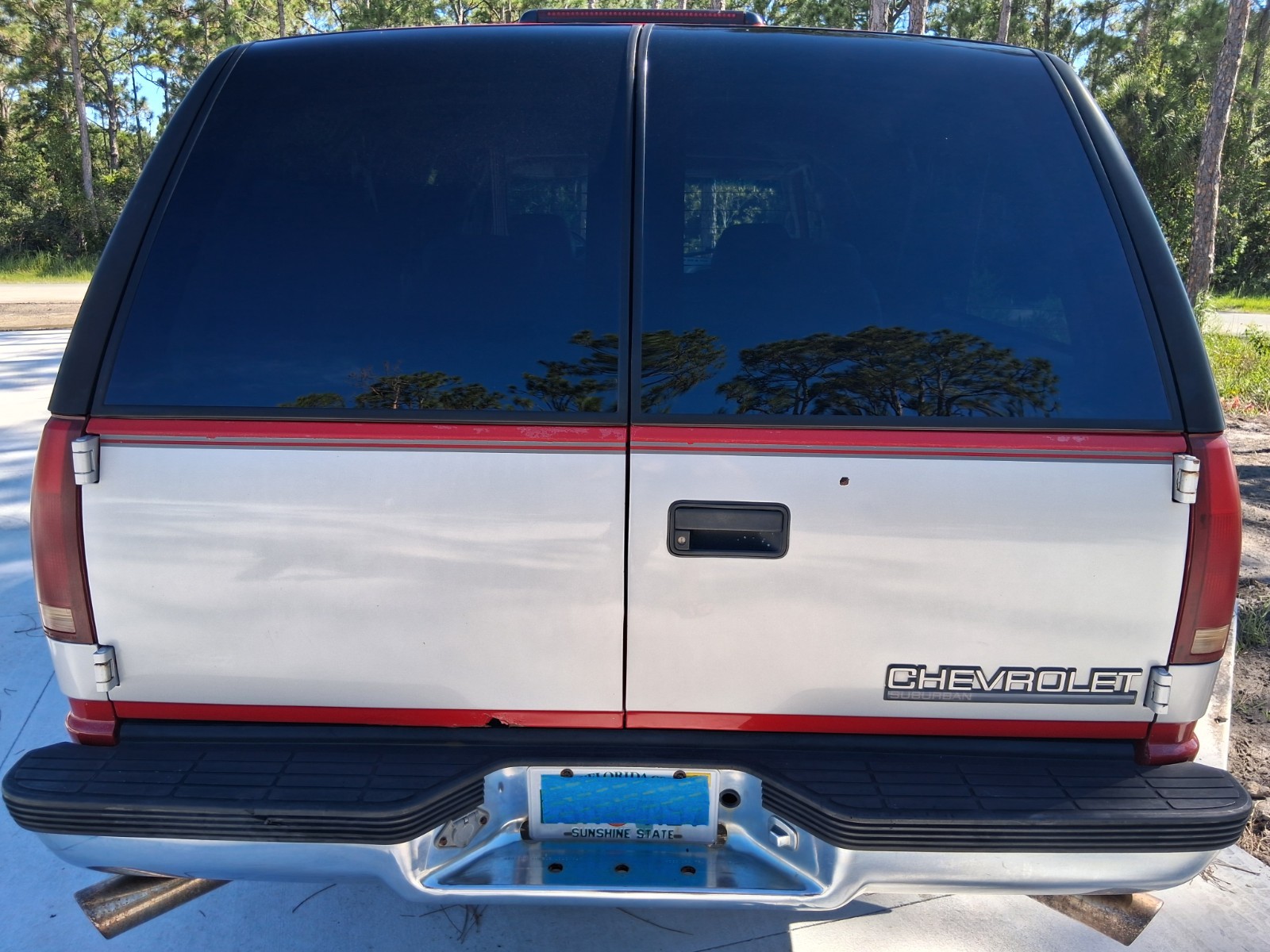 Chevrolet-Suburban-1995-SUV-35
