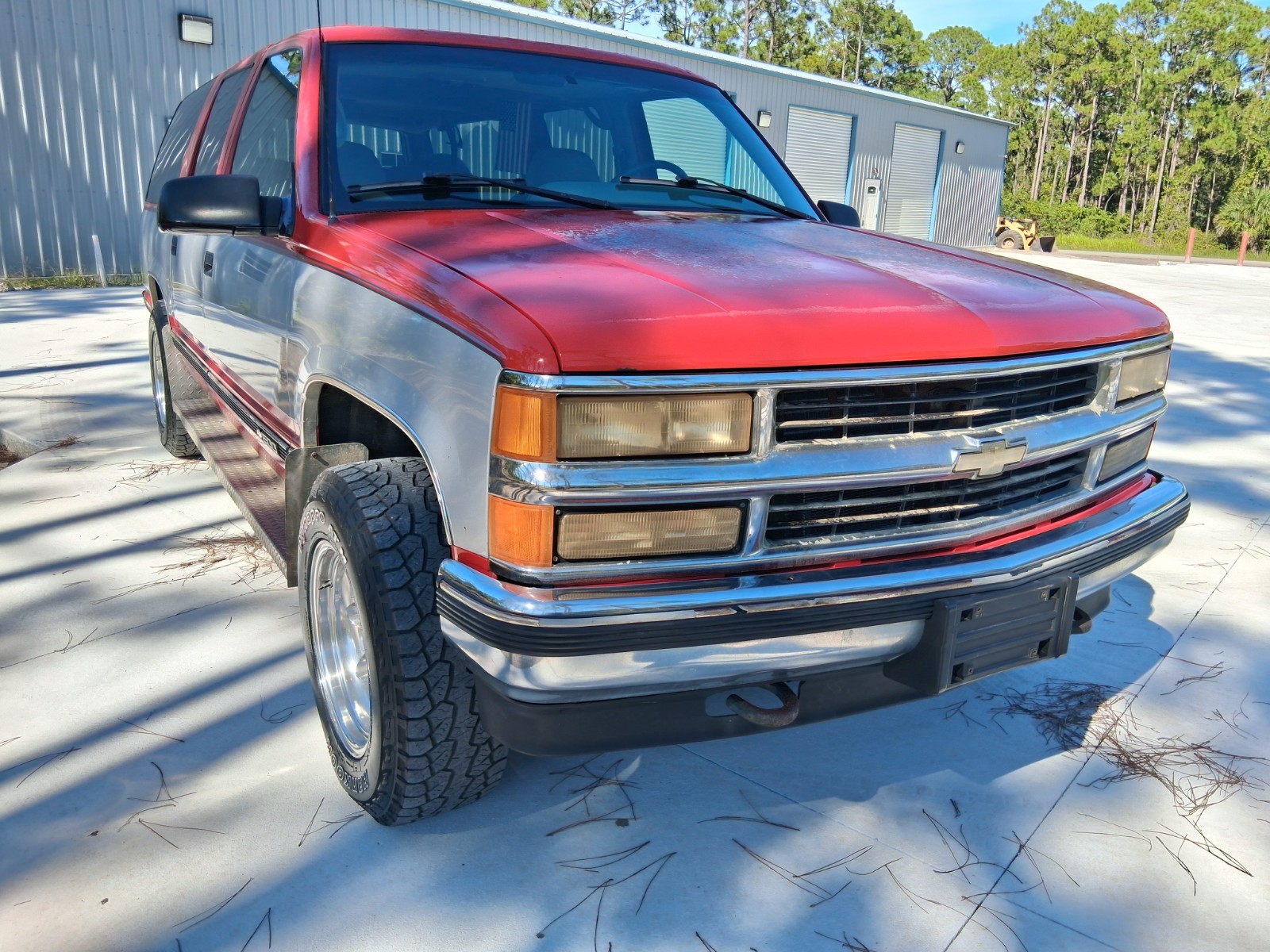 Chevrolet-Suburban-1995-SUV-36