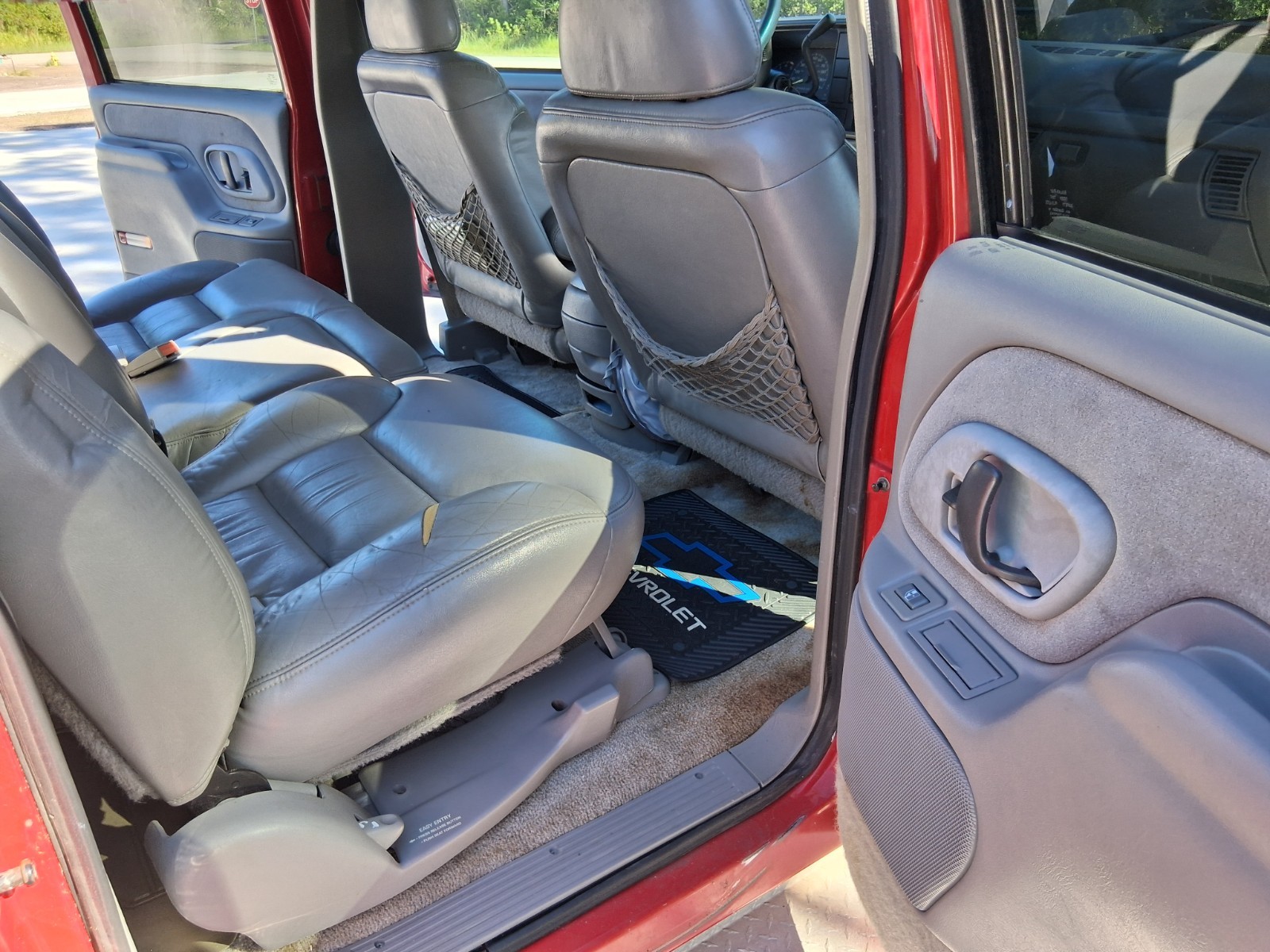 Chevrolet-Suburban-1995-SUV-37