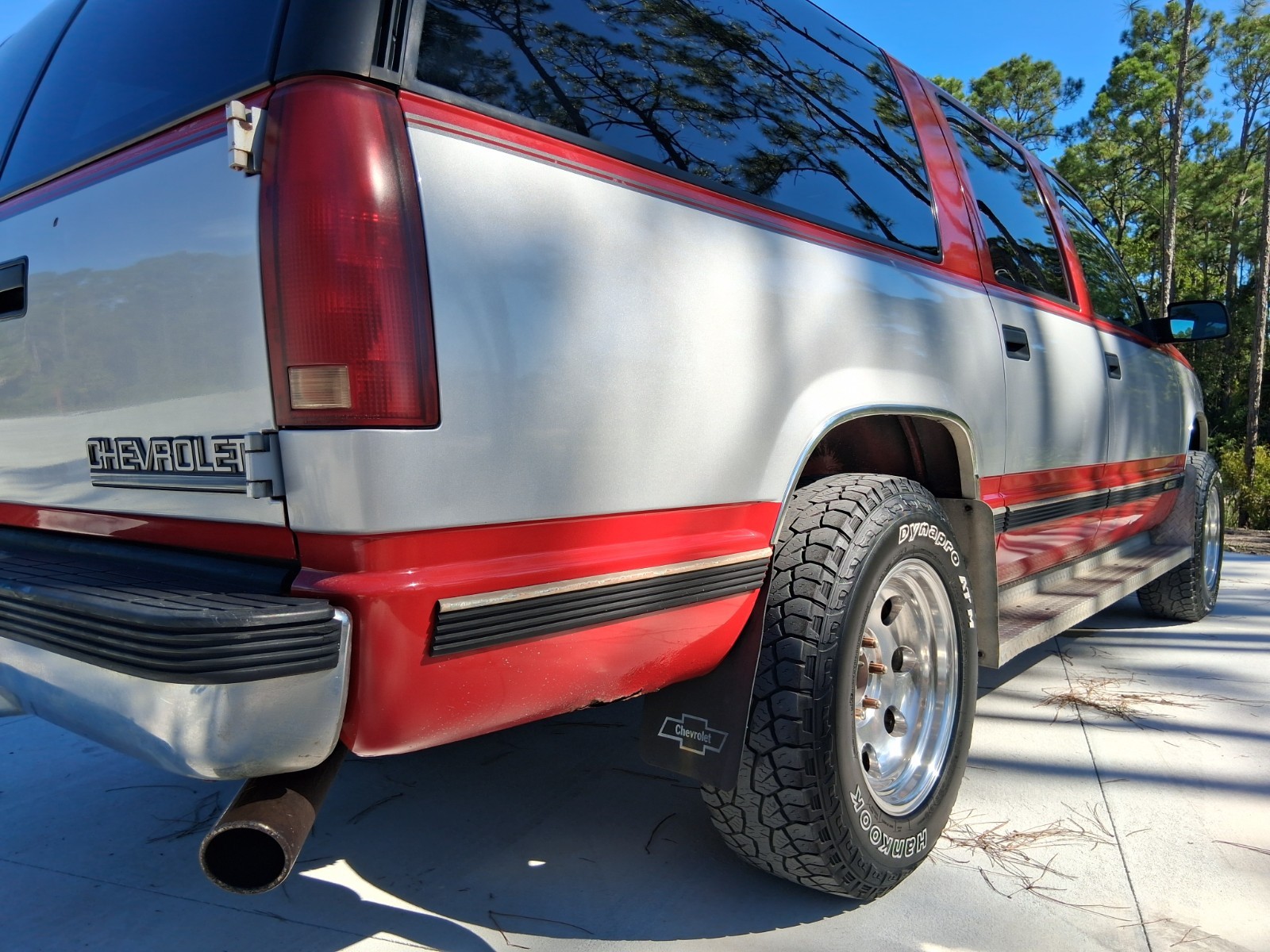 Chevrolet-Suburban-1995-SUV-8