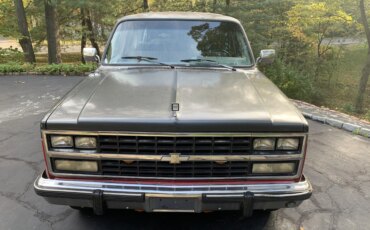 Chevrolet-Suburban-2wd-1991-Red-Gray-10