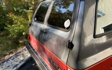 Chevrolet-Suburban-2wd-1991-Red-Gray-11