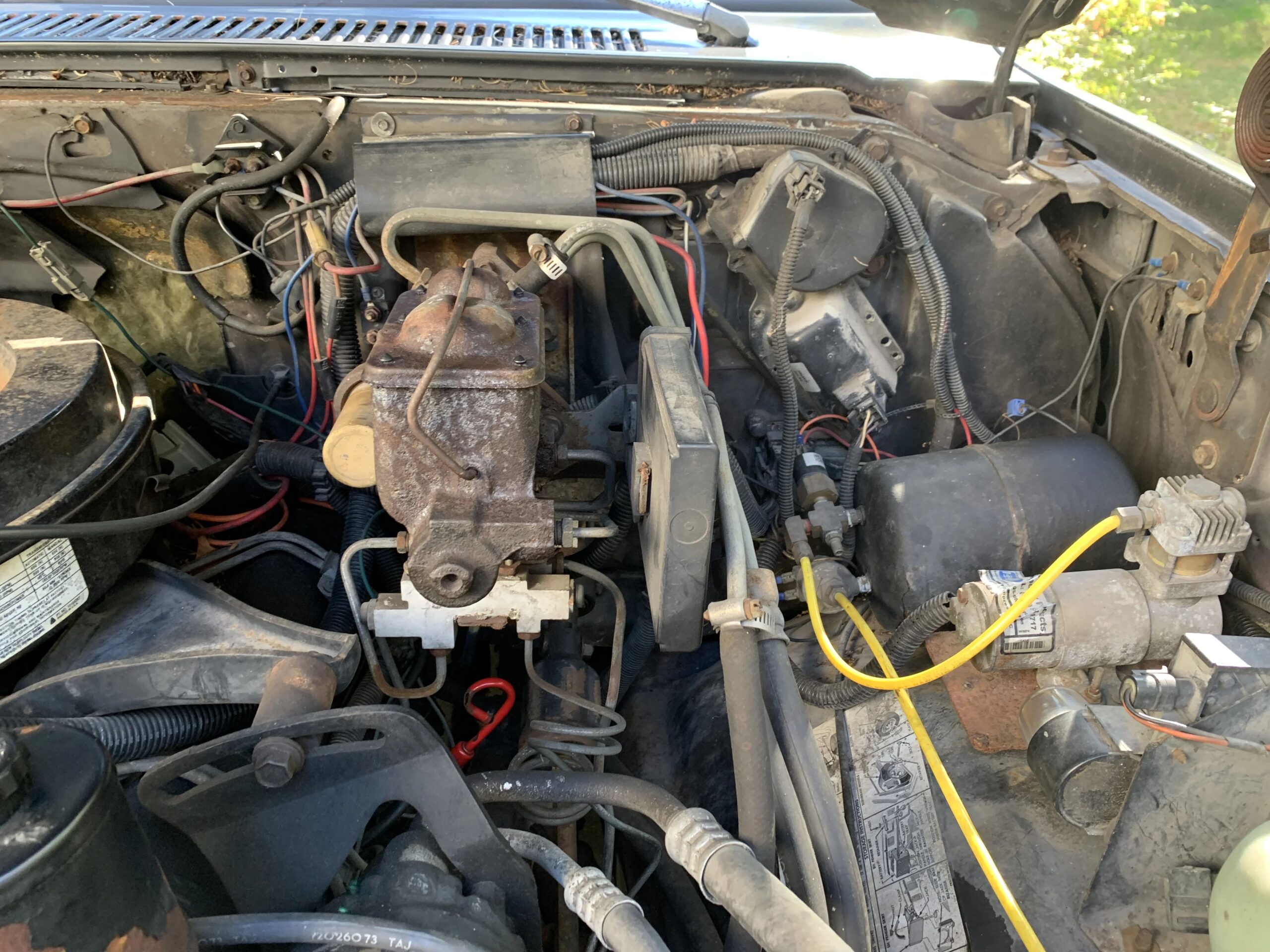 Chevrolet-Suburban-2wd-1991-Red-Gray-21