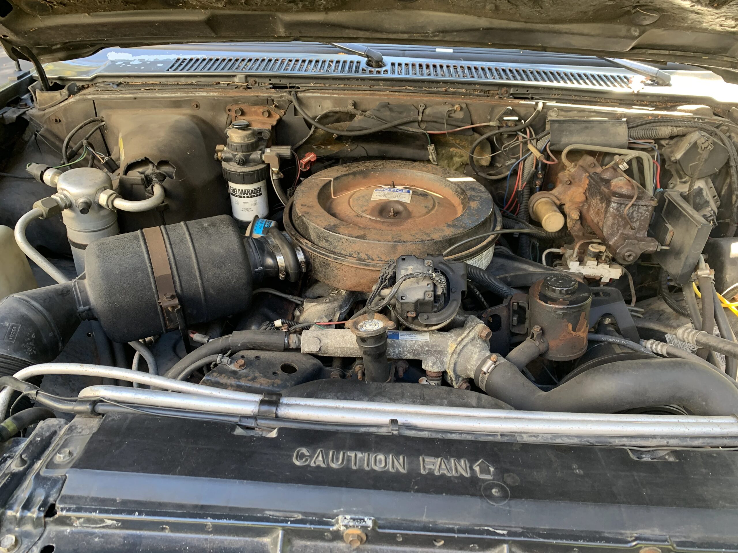 Chevrolet-Suburban-2wd-1991-Red-Gray-24