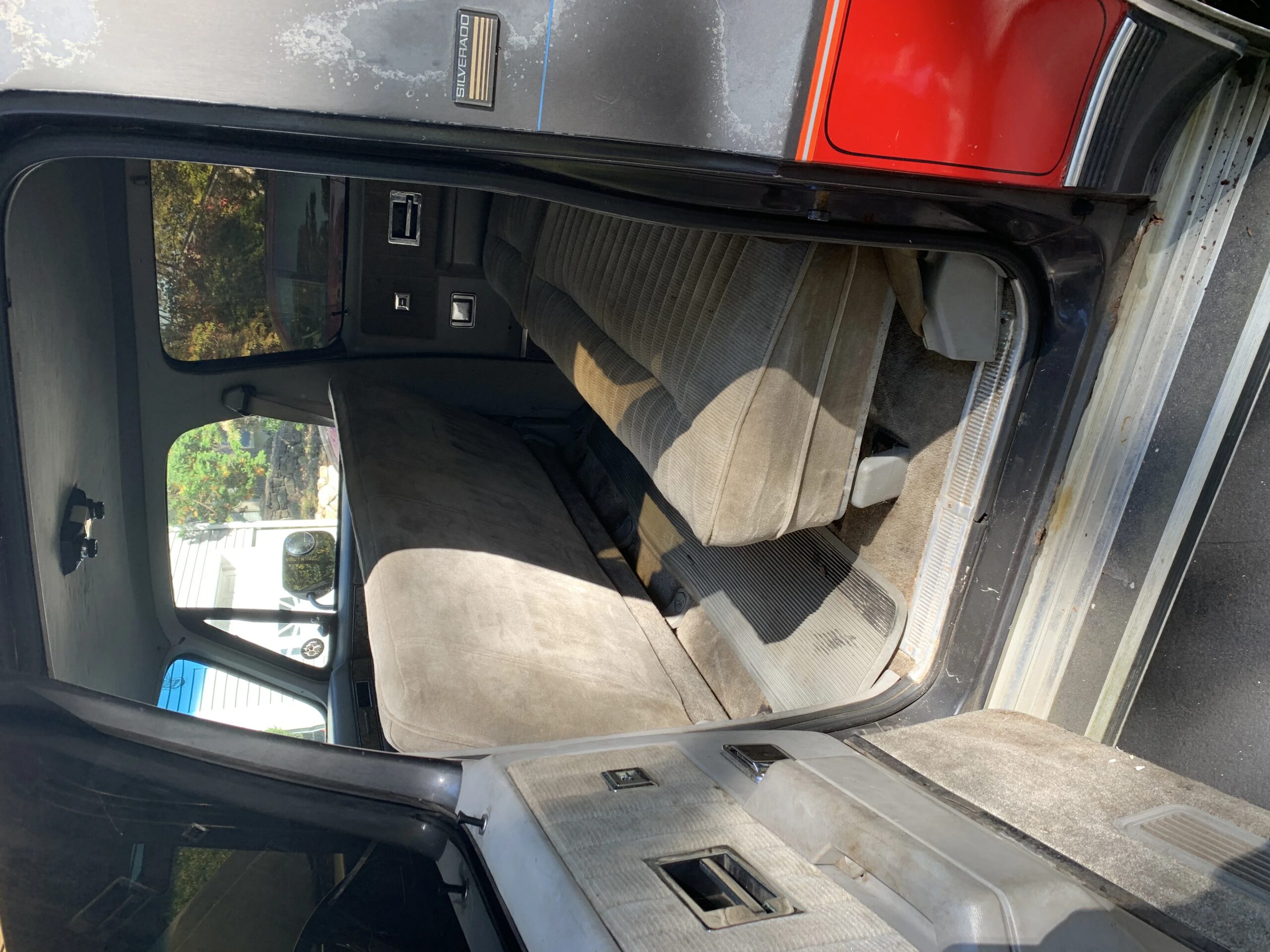 Chevrolet-Suburban-2wd-1991-Red-Gray-27