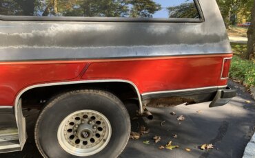 Chevrolet-Suburban-2wd-1991-Red-Gray-28