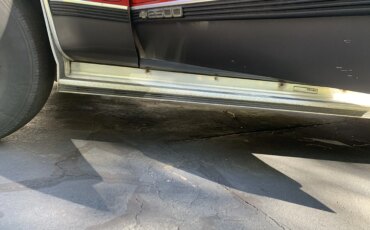 Chevrolet-Suburban-2wd-1991-Red-Gray-3