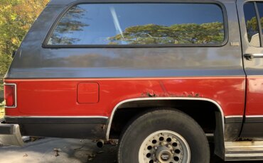 Chevrolet-Suburban-2wd-1991-Red-Gray-30