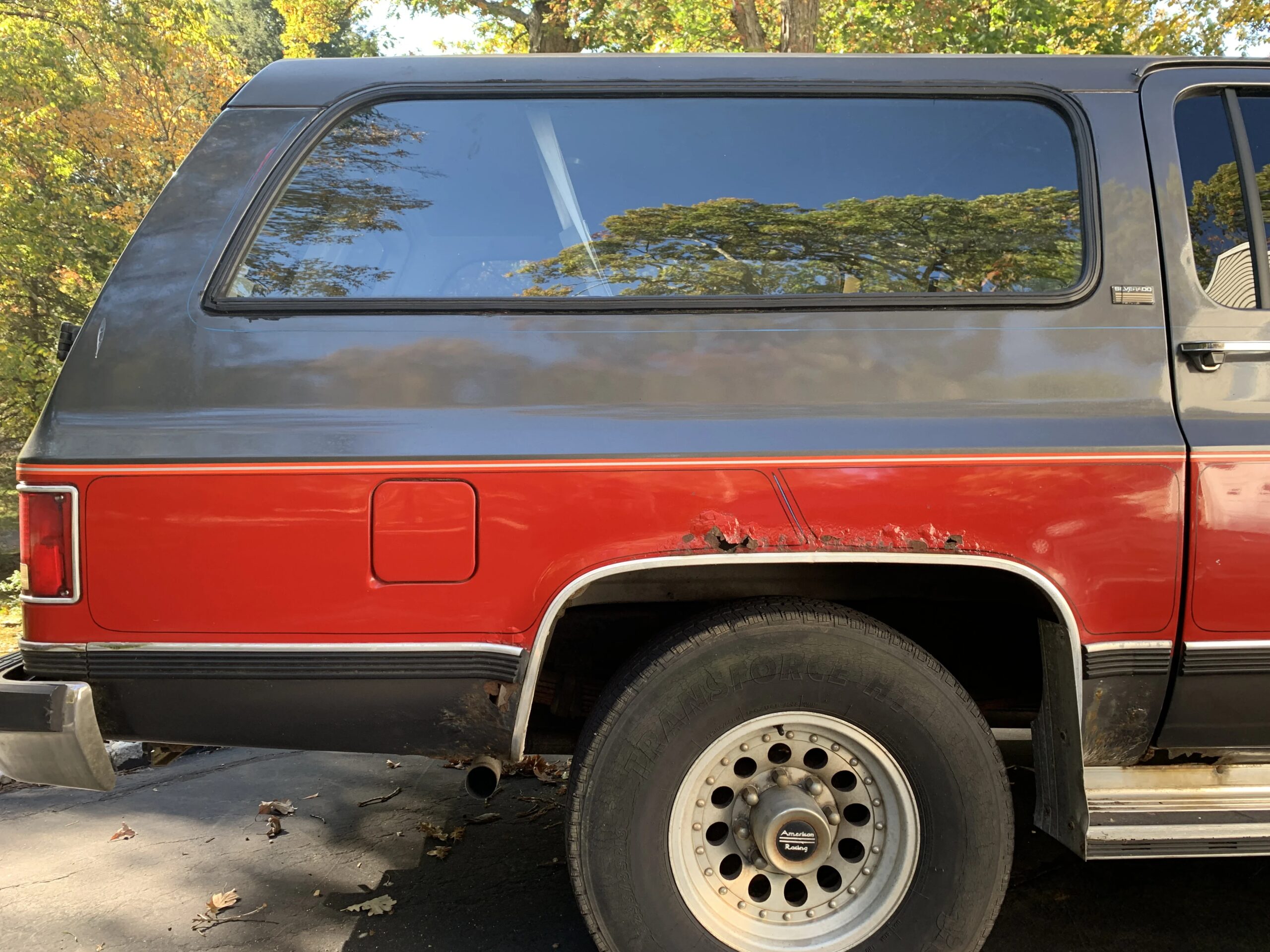 Chevrolet-Suburban-2wd-1991-Red-Gray-30