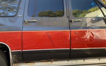 Chevrolet-Suburban-2wd-1991-Red-Gray-31