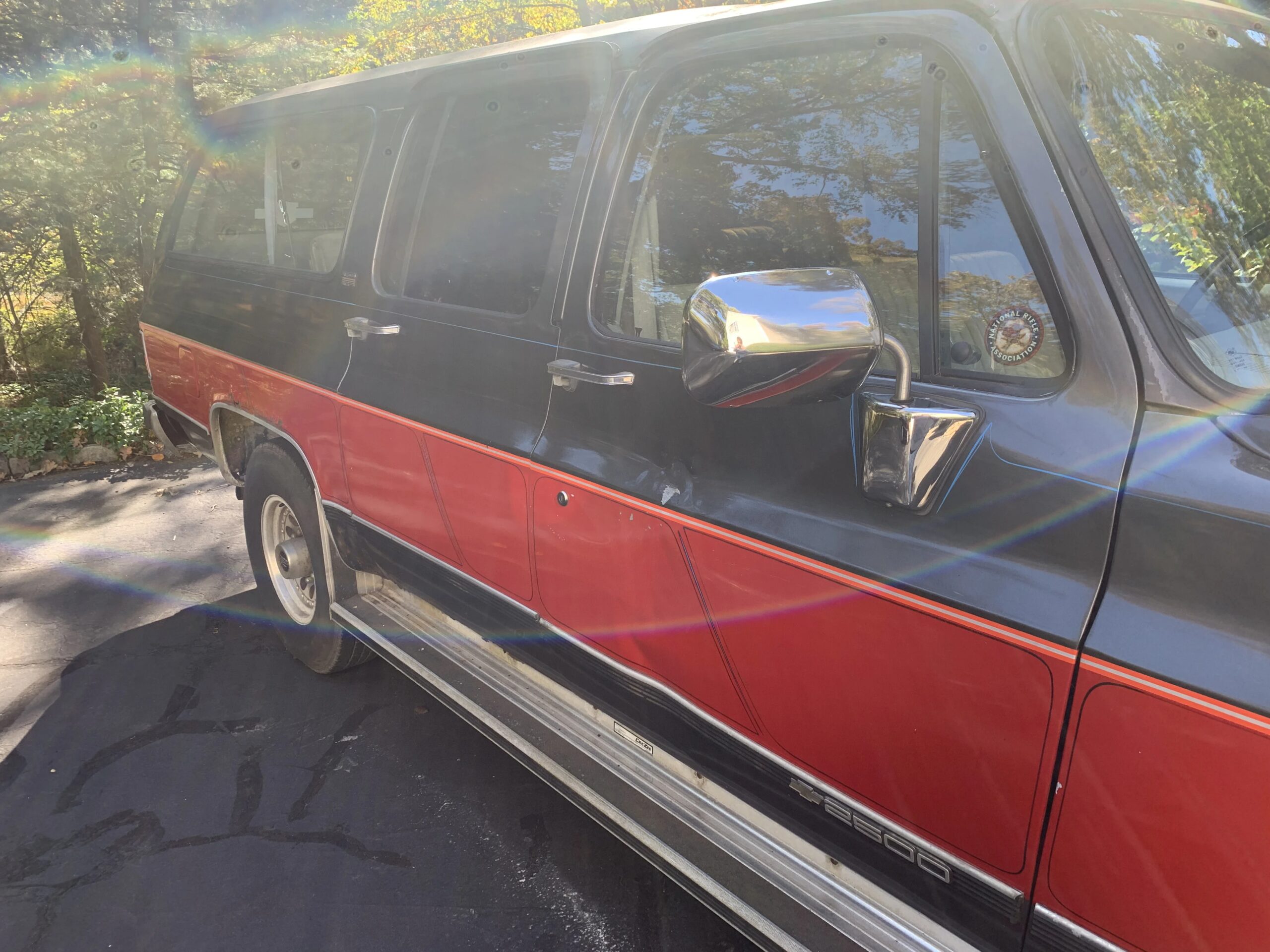 Chevrolet-Suburban-2wd-1991-Red-Gray-32