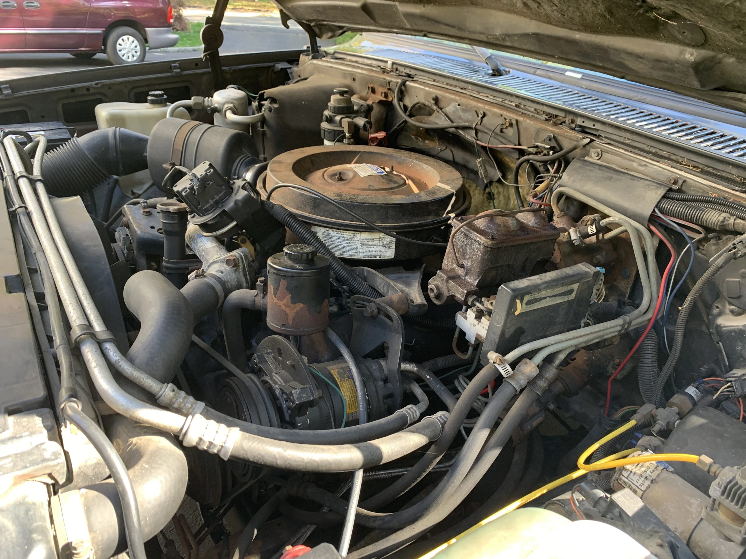 Chevrolet-Suburban-2wd-1991-Red-Gray-36