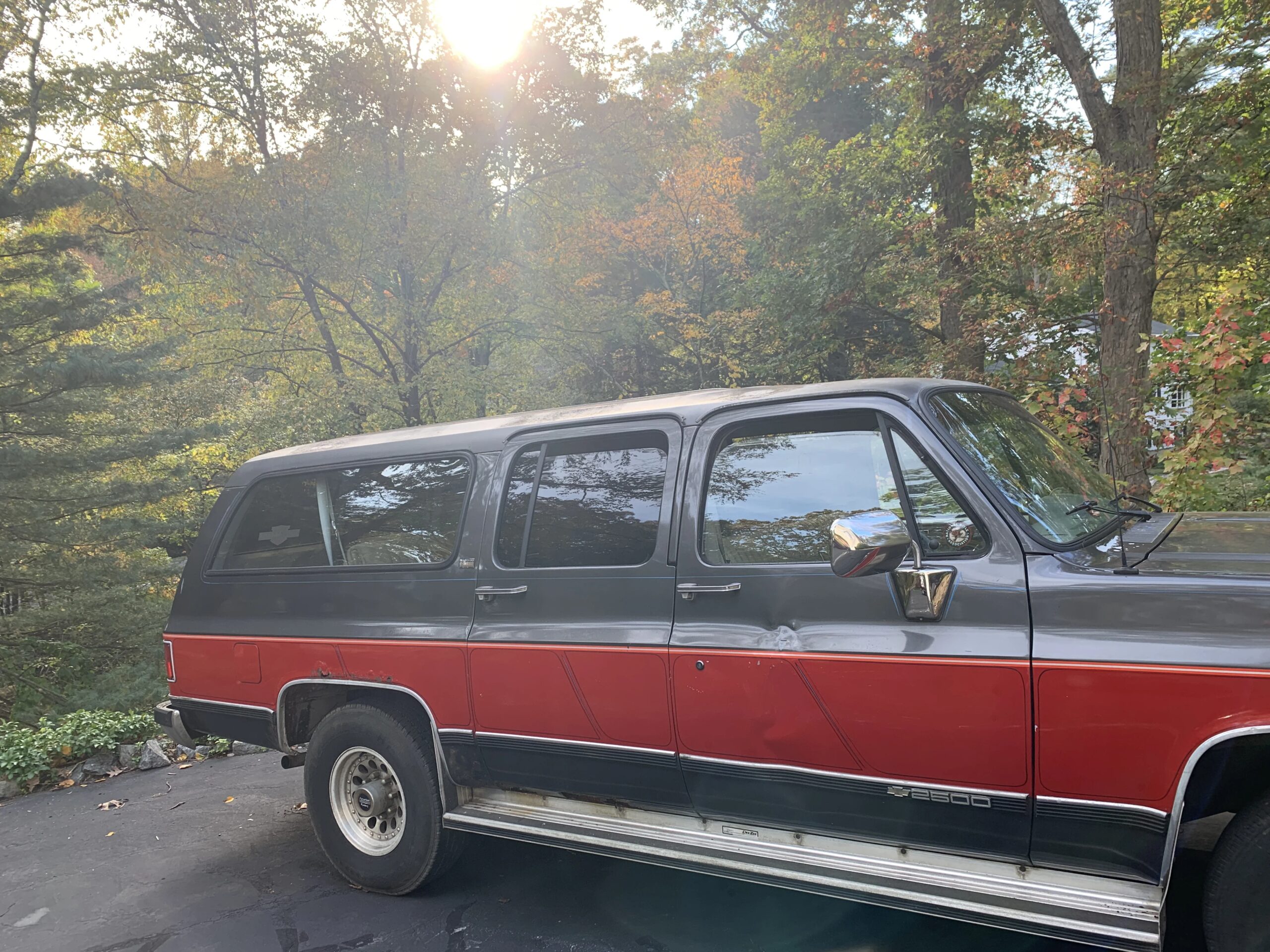 Chevrolet-Suburban-2wd-1991-Red-Gray-6