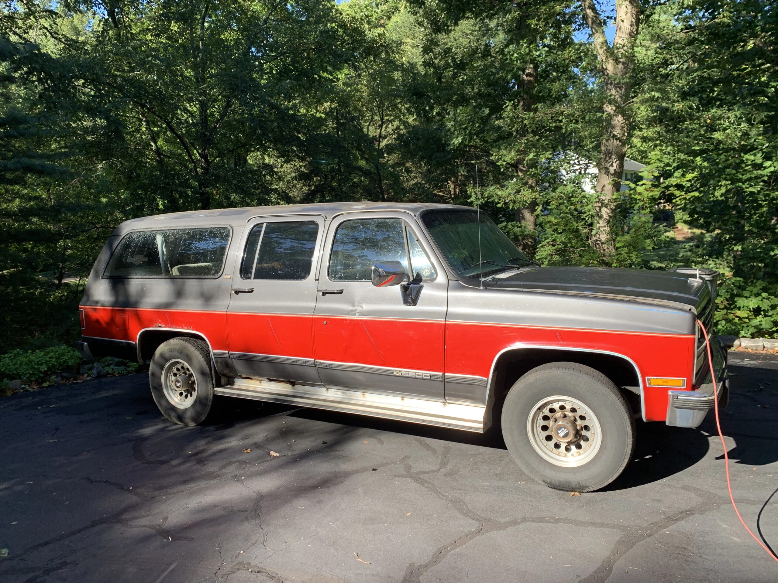 Chevrolet-Suburban-2wd-1991-Red-Gray-8