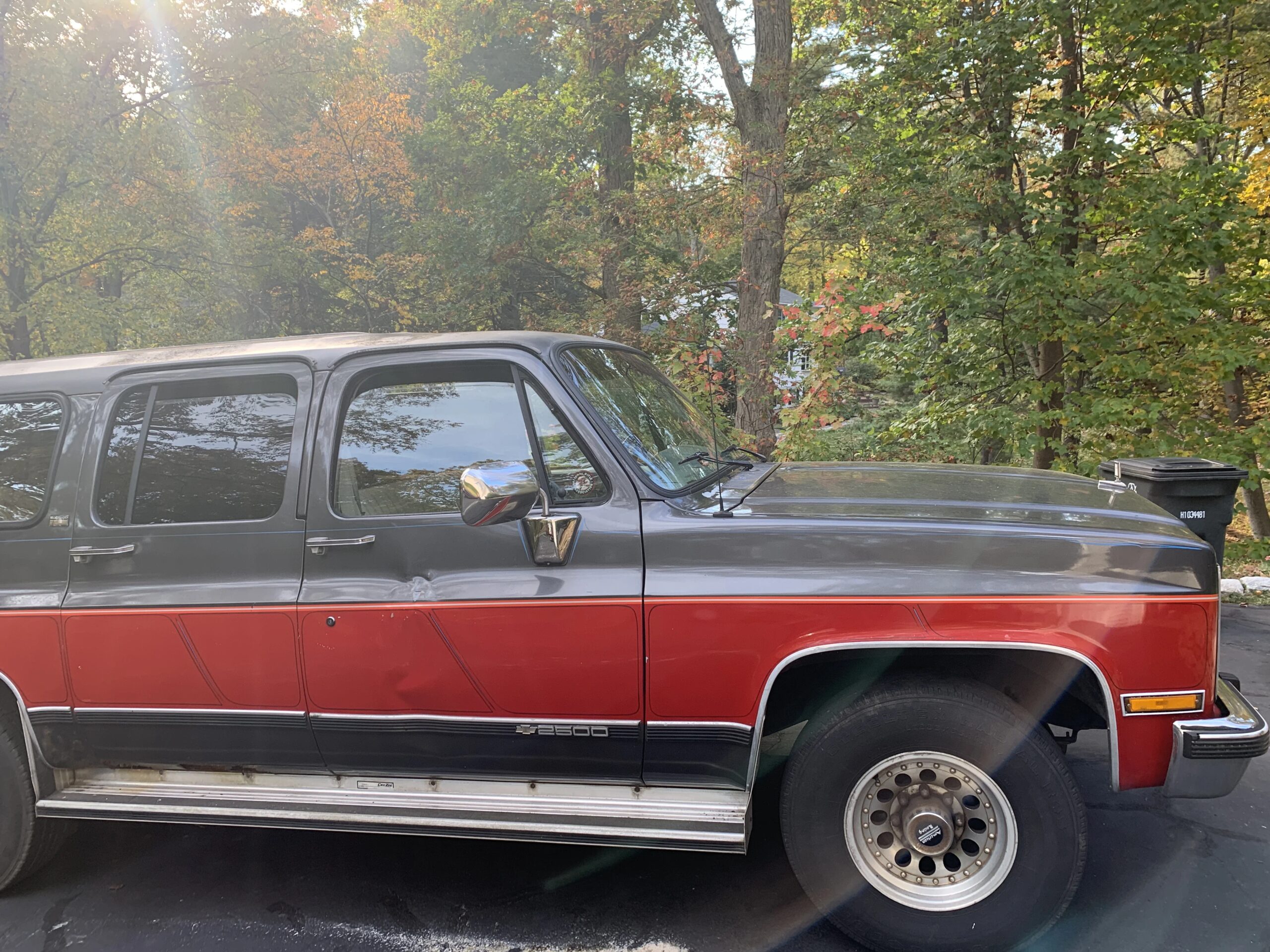 Chevrolet-Suburban-2wd-1991-Red-Gray