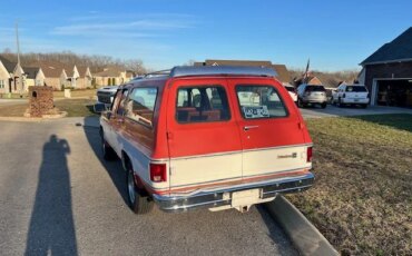 Chevrolet-Suburban-2wd-2500-1978-Red-Red-12