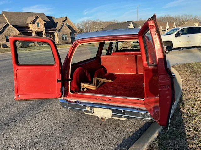 Chevrolet-Suburban-2wd-2500-1978-Red-Red-13