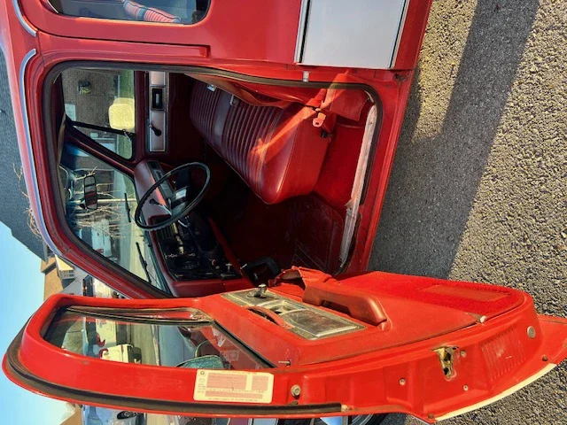 Chevrolet-Suburban-2wd-2500-1978-Red-Red-14