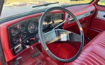 Chevrolet-Suburban-2wd-2500-1978-Red-Red-16