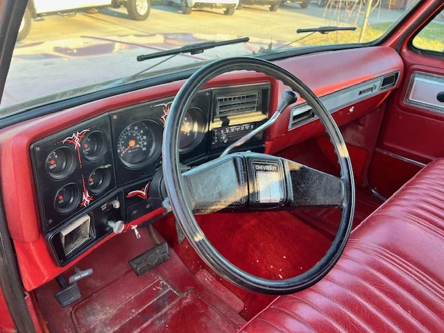 Chevrolet-Suburban-2wd-2500-1978-Red-Red-16