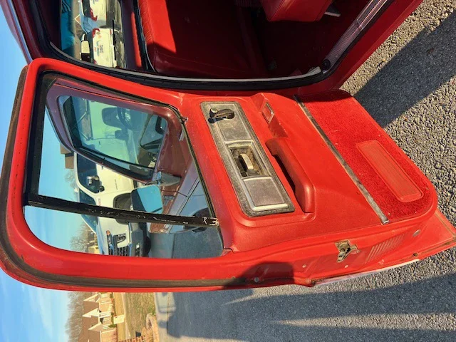 Chevrolet-Suburban-2wd-2500-1978-Red-Red-21