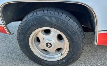 Chevrolet-Suburban-2wd-2500-1978-Red-Red-5