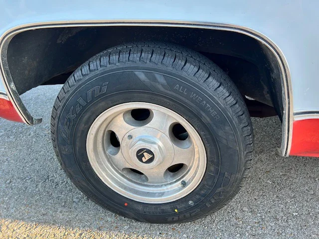 Chevrolet-Suburban-2wd-2500-1978-Red-Red-5