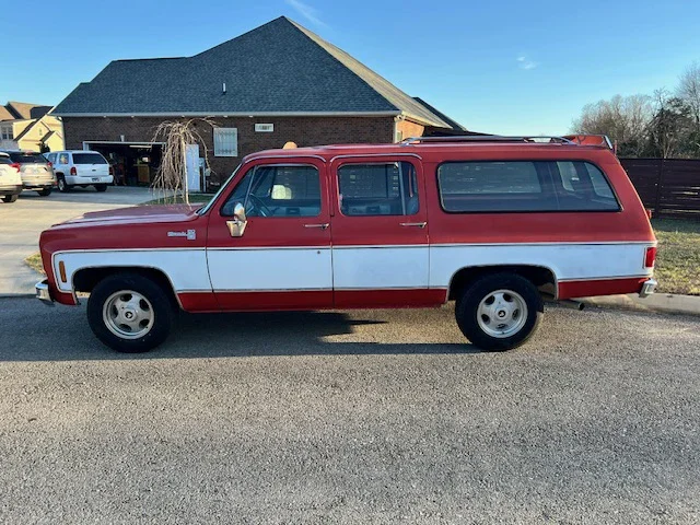 Chevrolet-Suburban-2wd-2500-1978-Red-Red