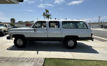 Chevrolet-Suburban-4wd-1973-White-Blue-5