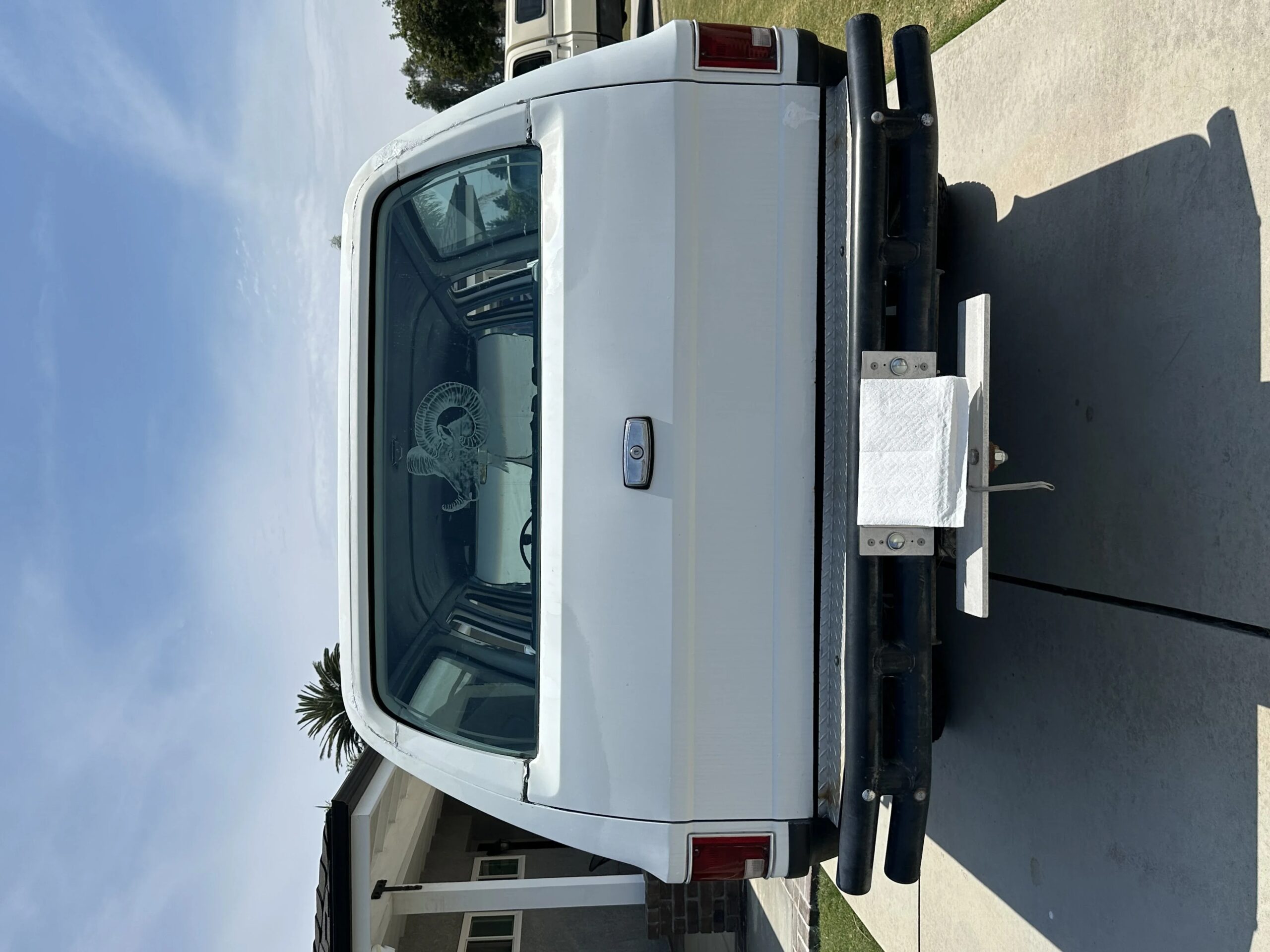 Chevrolet-Suburban-4wd-1973-White-Blue-9
