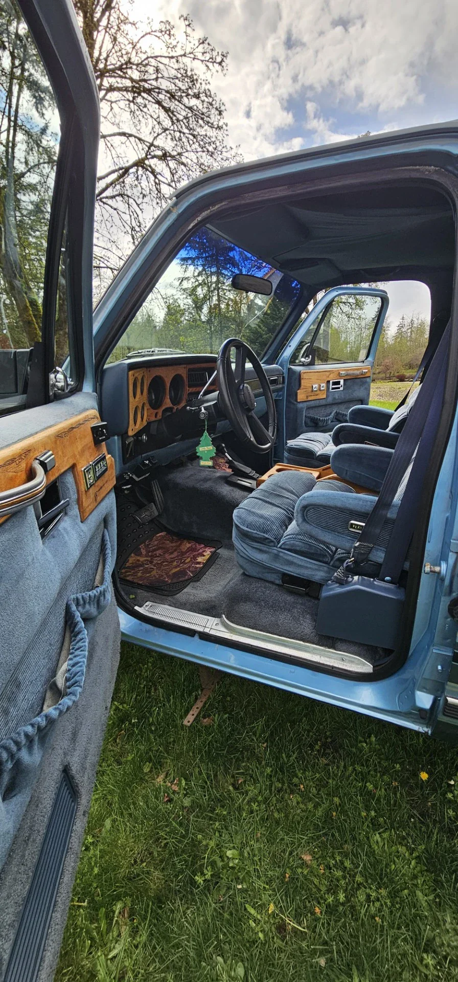 Chevrolet-Suburban-4wd-1991-Blue-13