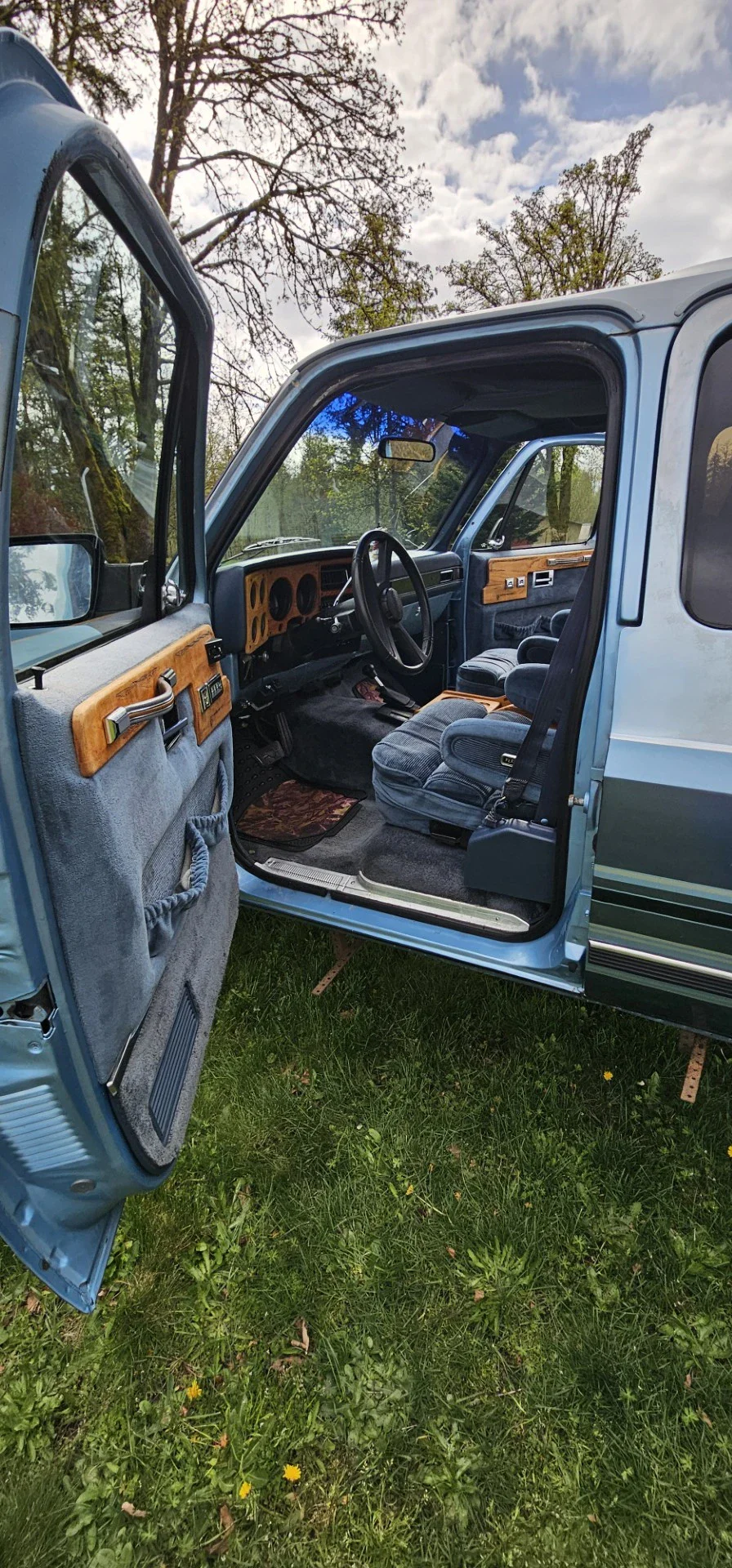 Chevrolet-Suburban-4wd-1991-Blue-14