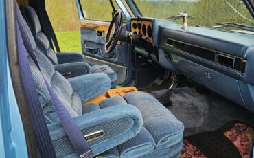 Chevrolet-Suburban-4wd-1991-Blue-15