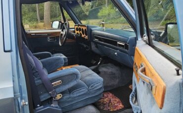 Chevrolet-Suburban-4wd-1991-Blue-16