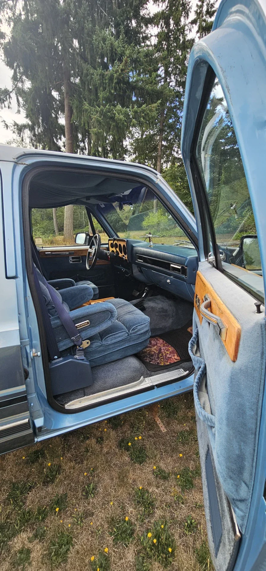 Chevrolet-Suburban-4wd-1991-Blue-16