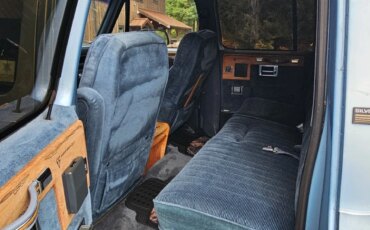 Chevrolet-Suburban-4wd-1991-Blue-17