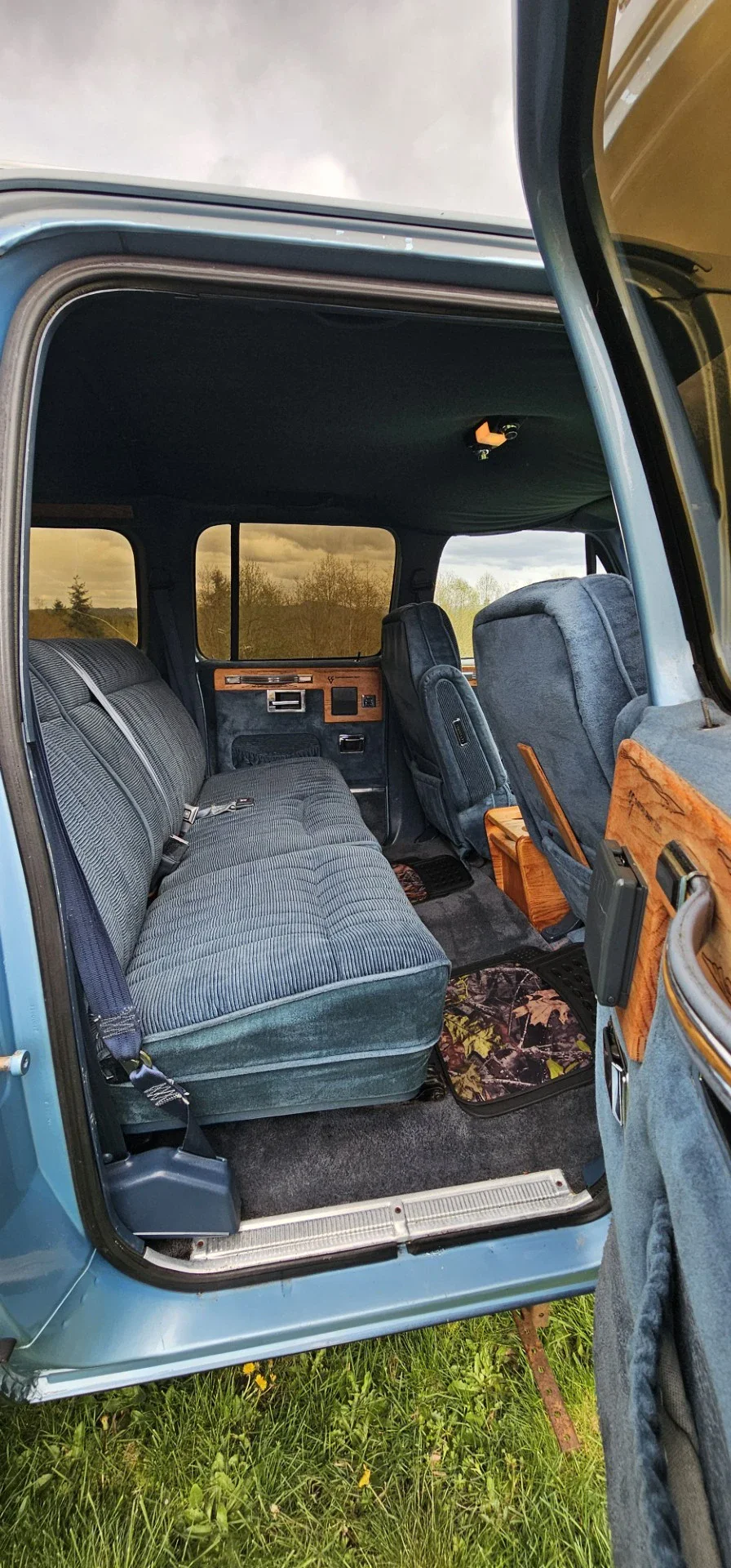 Chevrolet-Suburban-4wd-1991-Blue-8