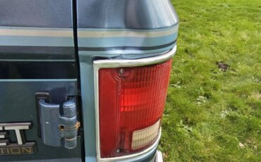 Chevrolet-Suburban-4wd-1991-Blue-9
