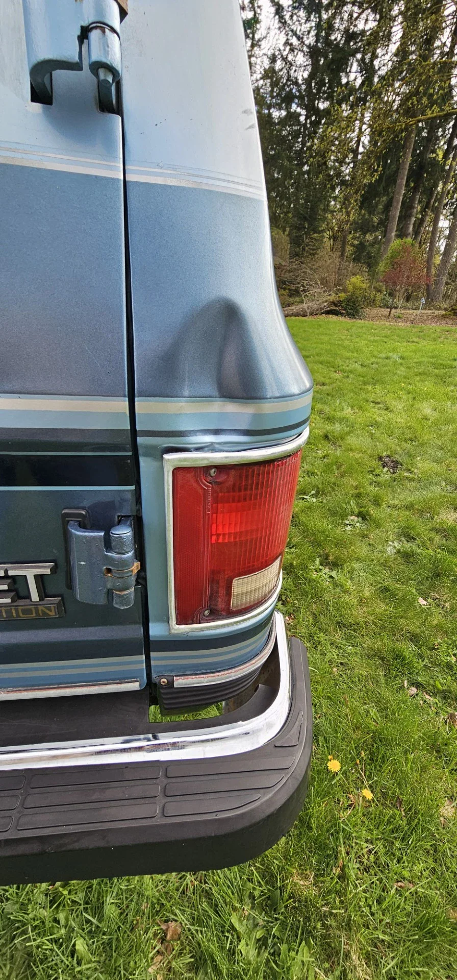 Chevrolet-Suburban-4wd-1991-Blue-9