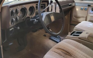 Chevrolet-Suburban-4wd-2500-1984-Tan-Tan-1