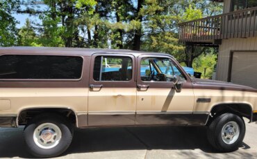 Chevrolet-Suburban-4wd-2500-1984-Tan-Tan-2
