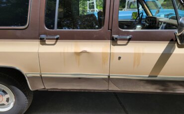 Chevrolet-Suburban-4wd-2500-1984-Tan-Tan-4
