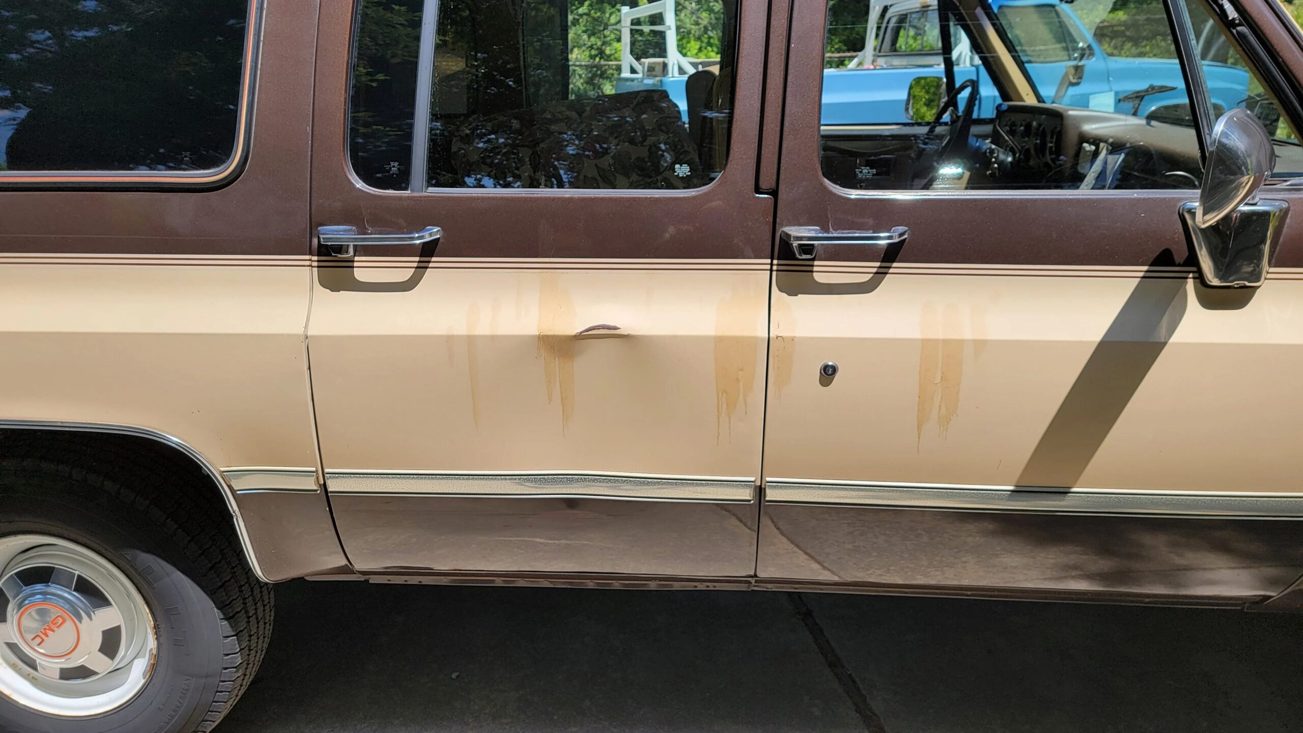 Chevrolet-Suburban-4wd-2500-1984-Tan-Tan-4