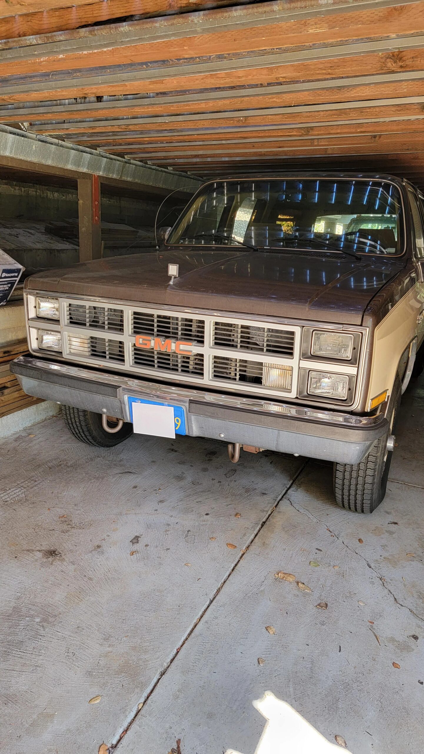 Chevrolet-Suburban-4wd-2500-1984-Tan-Tan-6