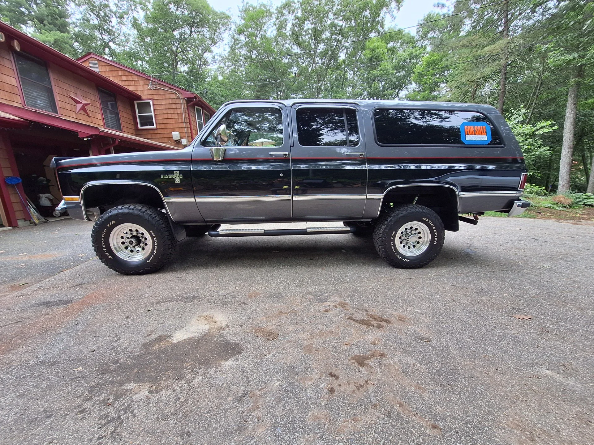 Chevrolet-Suburban-4wd-2500-1987-Black-Gray-17