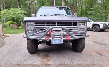 Chevrolet-Suburban-4wd-2500-1987-Black-Gray-2