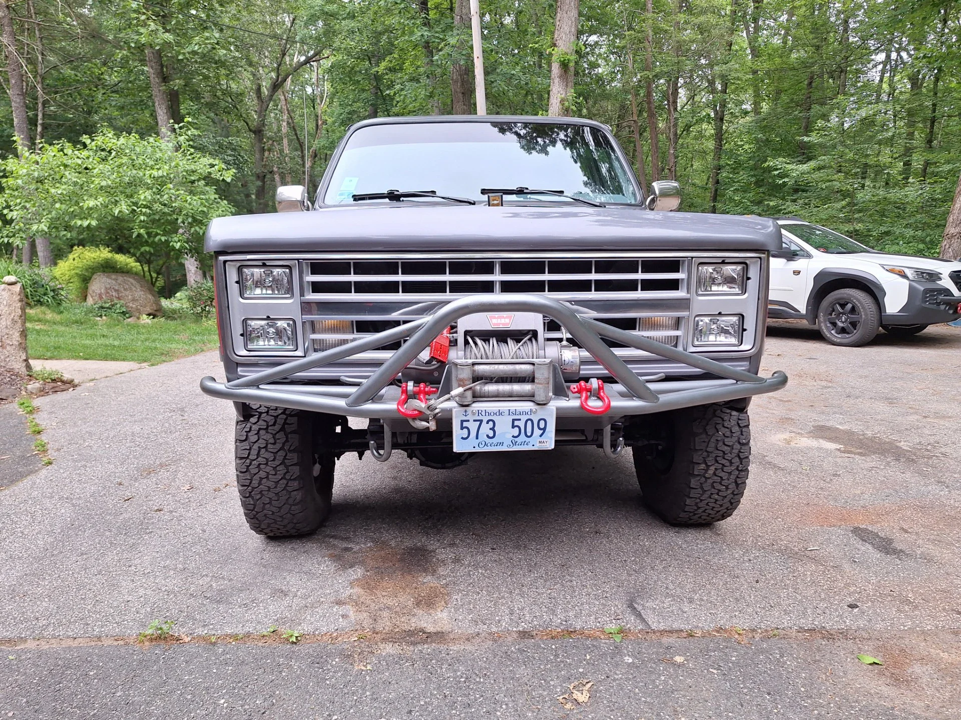 Chevrolet-Suburban-4wd-2500-1987-Black-Gray-2