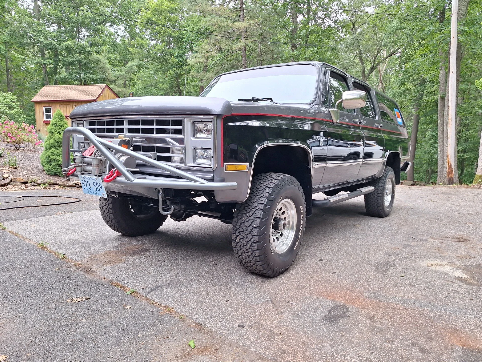 Chevrolet-Suburban-4wd-2500-1987-Black-Gray-4