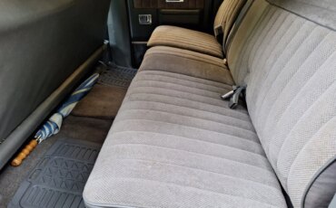 Chevrolet-Suburban-4wd-2500-1987-Black-Gray-7